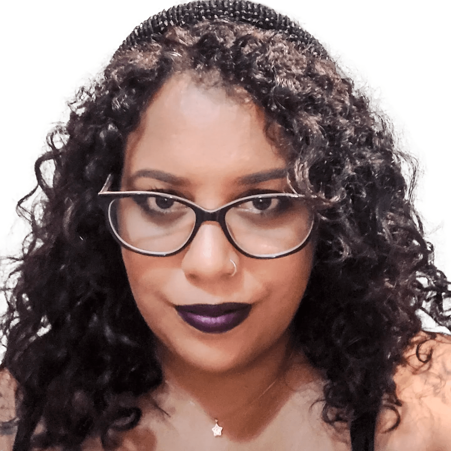 Portrait of Mima Silva, CV Editor and Writer for the South American Desk, with curly hair, glasses, and a confident expression. professional CV services 