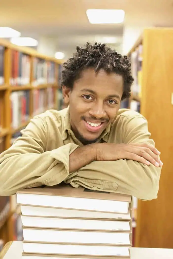 Dominican Republic school leaver preparing for career success with CV4Students – Empowering students and immigrants with expert CV guidance and job support.